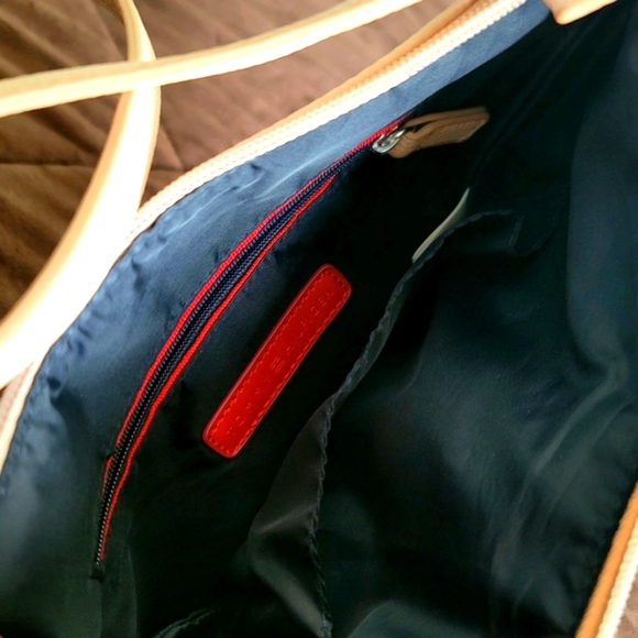 Tommy Hilfiger Women's Crossbody Bucket Bag - Picture 8 of 14